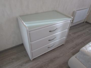 Купить кожаный комод