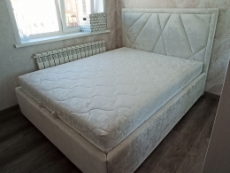 Мягкая двуспальная кровать Merlen
